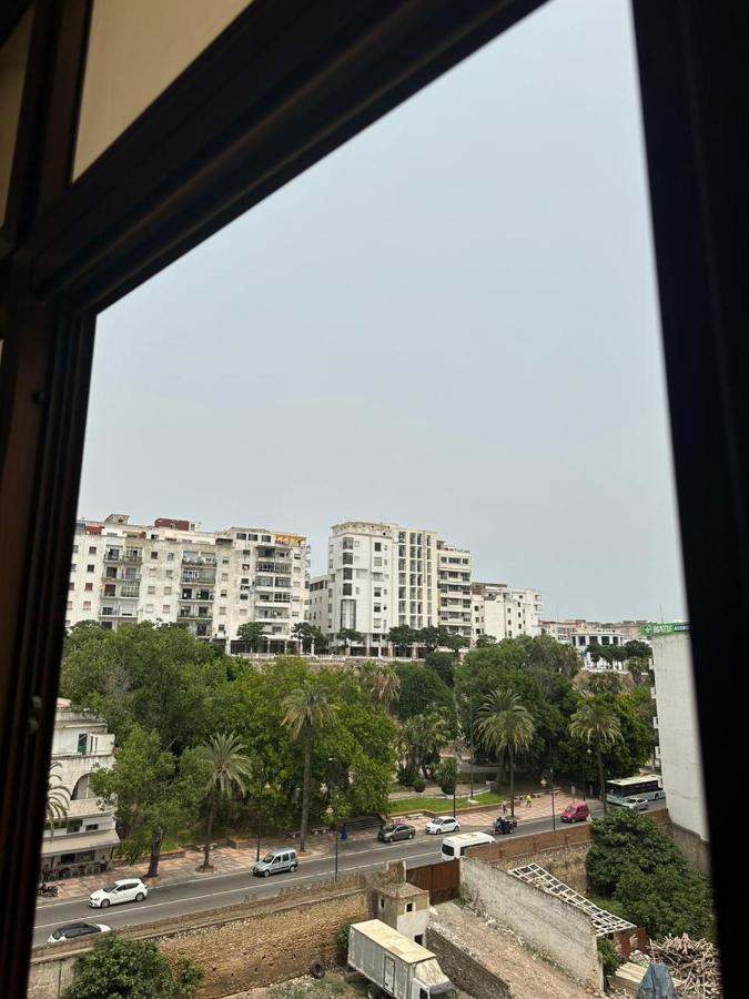 Vaste Appartement Au Centre De Tétouan Esterno foto