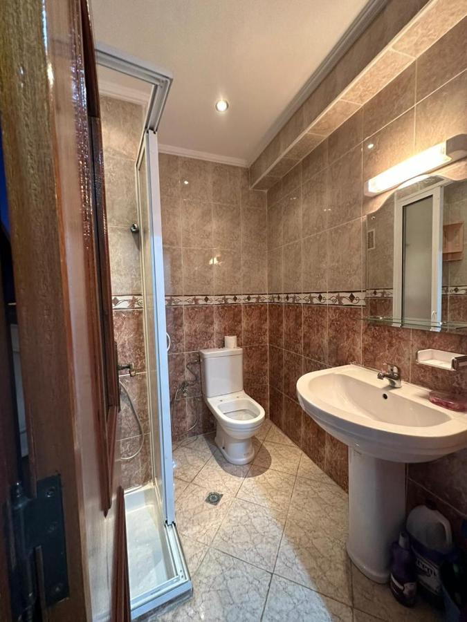 Vaste Appartement Au Centre De Tétouan Esterno foto
